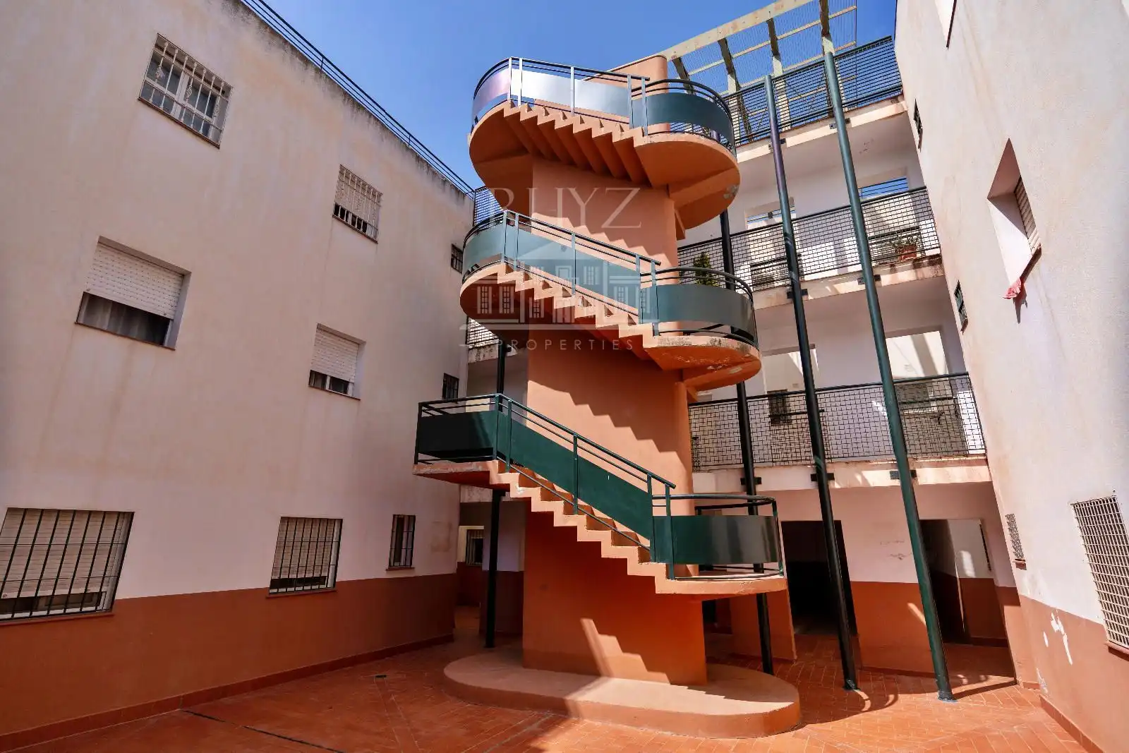 Vista exterior de Piso en venta en Motril con Aire acondicionado, Calefacción y Trastero