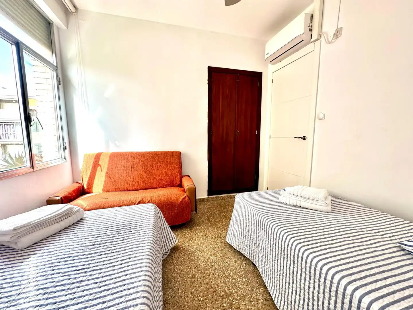 Habitación de Apartamento de alquiler en Gandia con Aire acondicionado, Calefacción y Amueblado