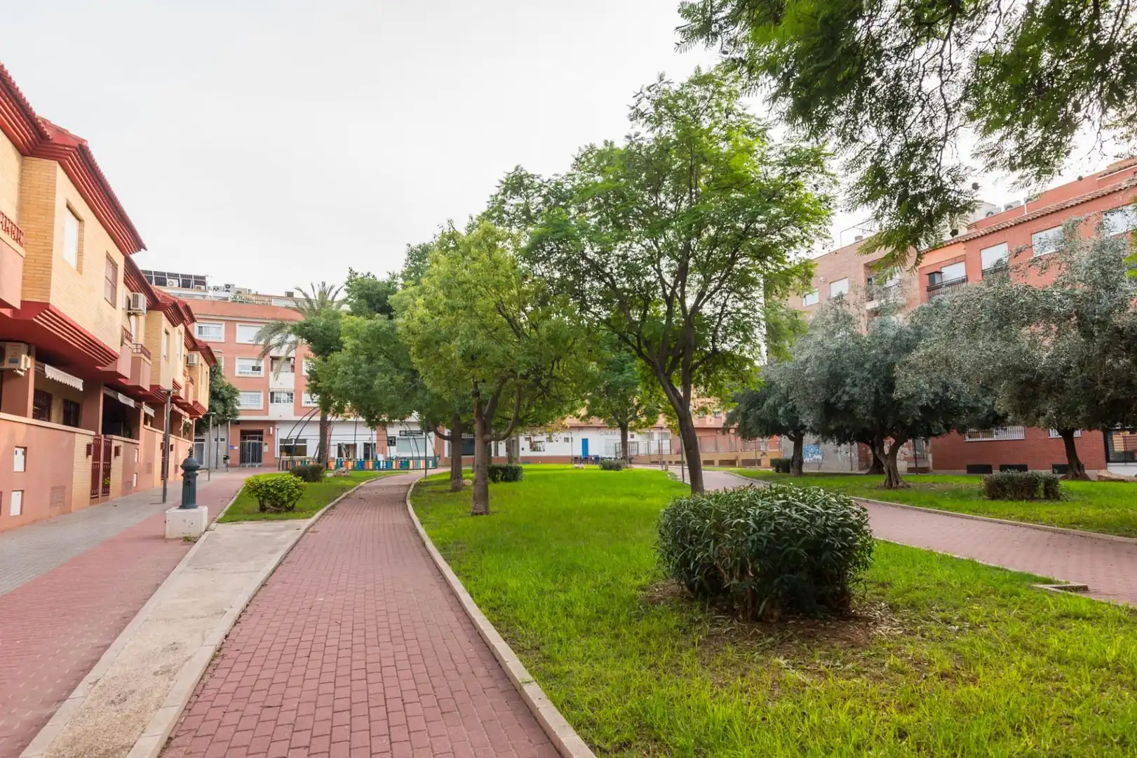 Außenansicht von Einfamilien-Reihenhaus zum Verkauf in Murcia mit Klimaanlage, Privatgarten und Terrasse