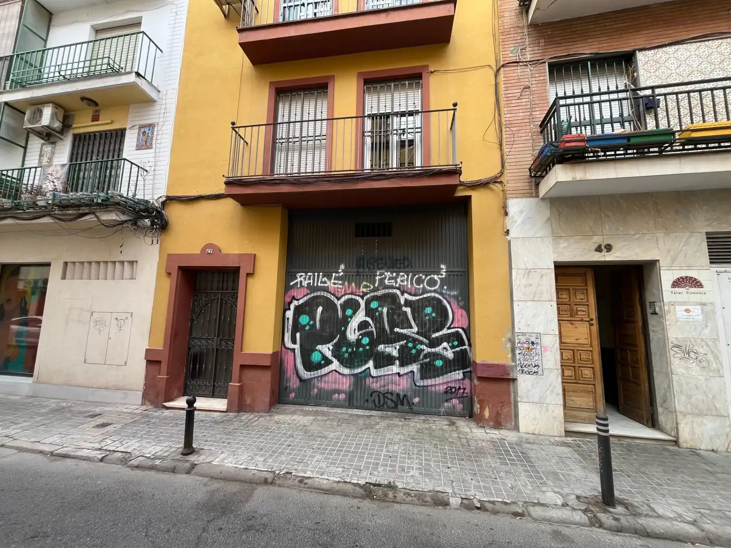 Vista exterior de Local de alquiler en Sevilla