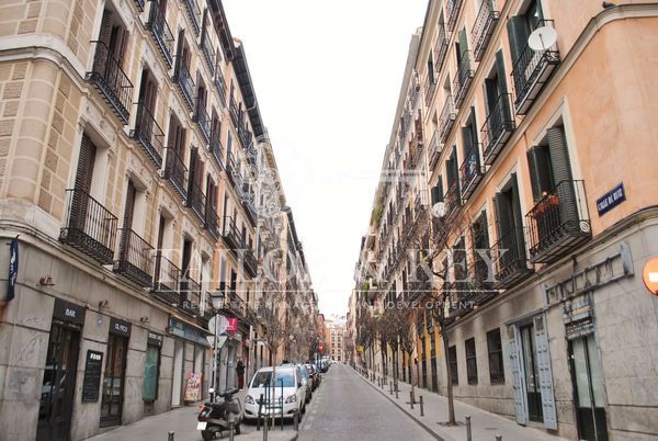Exterior view of Premises for sale in  Madrid Capital  with Air Conditioner, Heating and Alarm