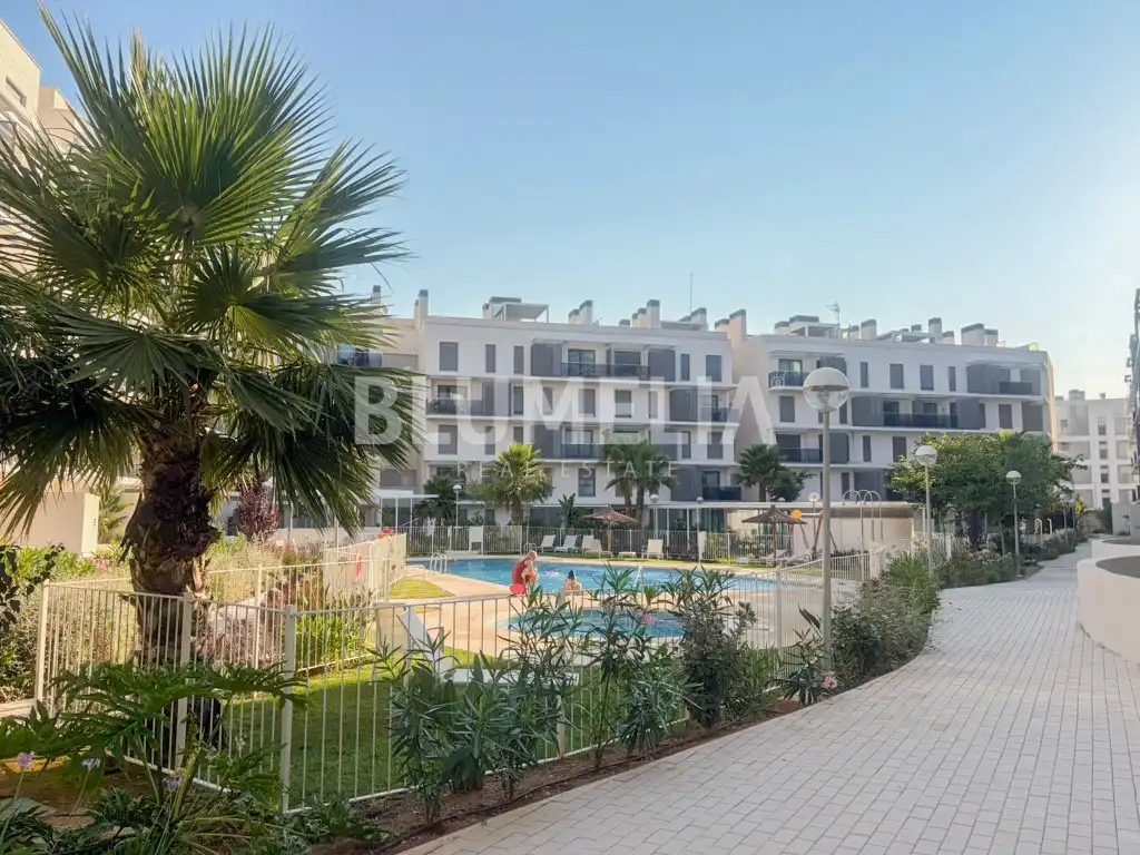 Vista exterior de Apartament en venda en Dénia amb Aire condicionat, Calefacció i Jardí privat