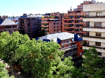 Vista exterior de Pis en venda en  Madrid Capital amb Calefacció, Parquet i Traster
