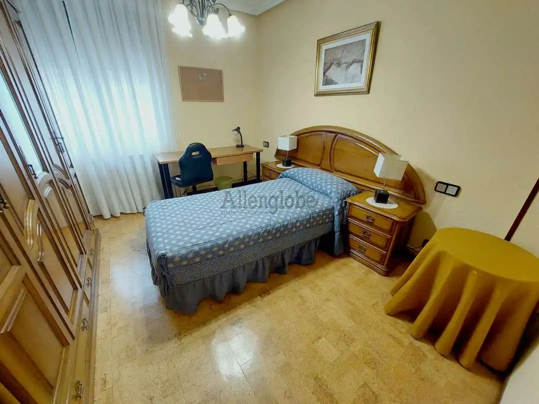 Flat for rent in Calle Padre Suárez, Santo Domingo - El Campillín