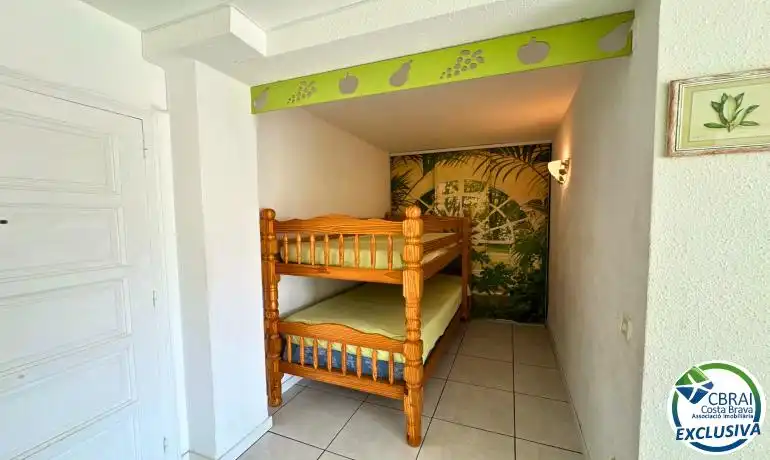 Dormitori de Apartament en venda en Roses amb Calefacció i Moblat