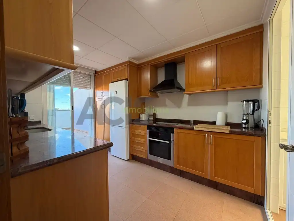 Cocina de Ático de alquiler en L'Alcúdia con Terraza y Balcón