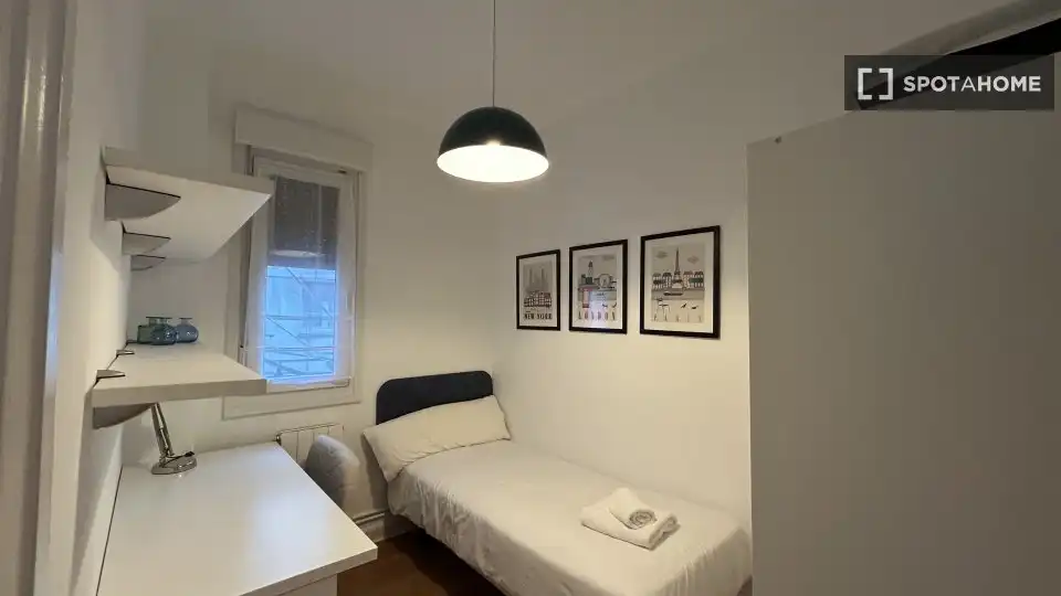 Habitación de Piso para compartir en Bilbao  con Aire acondicionado, Terraza y Amueblado