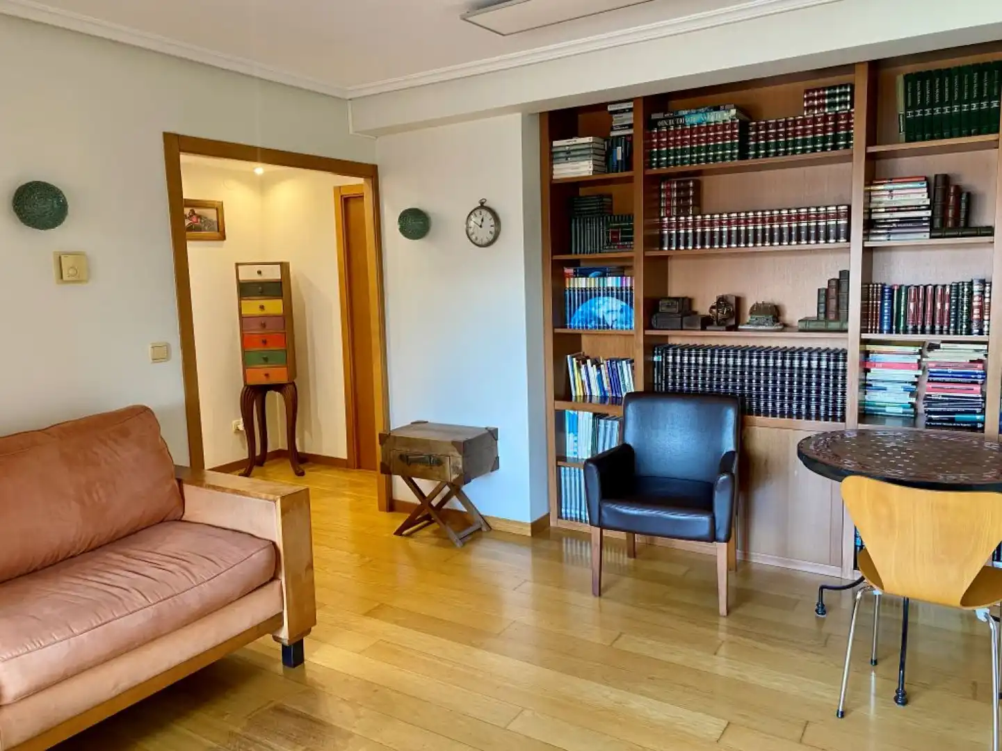 Sala de estar de Ático en venta en Avilés con Calefacción, Parquet y Terraza