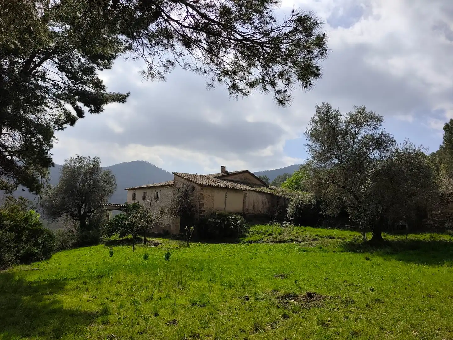 Vista exterior de Finca rústica en venda en Corbera de Llobregat amb Jardí privat