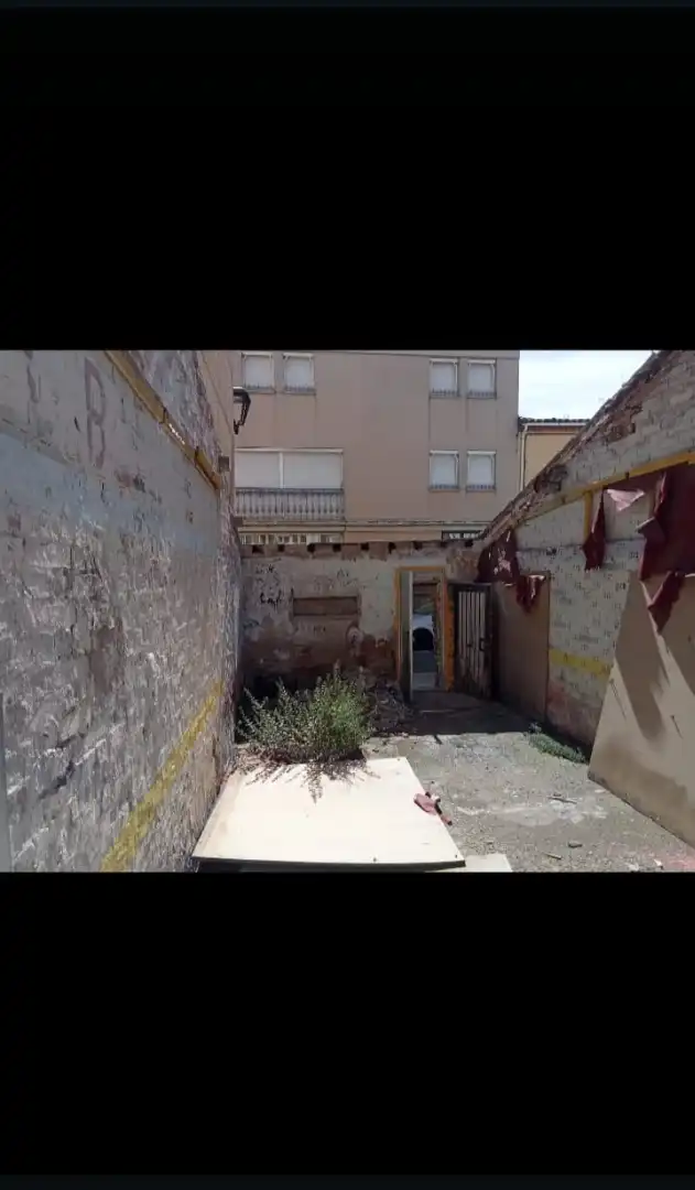 Vista exterior de Residencial en venda en  Logroño
