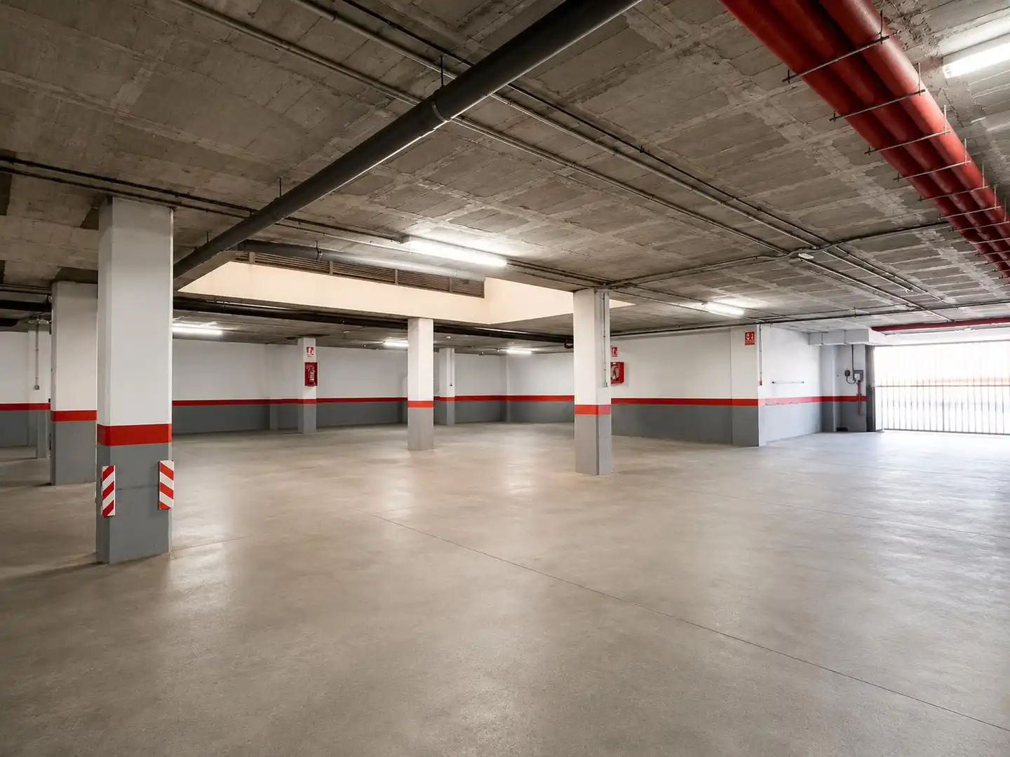Parking de Ático de alquiler en Málaga con Jardín privado, Terraza y Amueblado