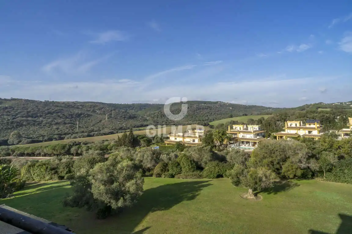 Maisonette zum Verkauf in Sotogrande mit Heizung, Abstellraum und Schwimmbad