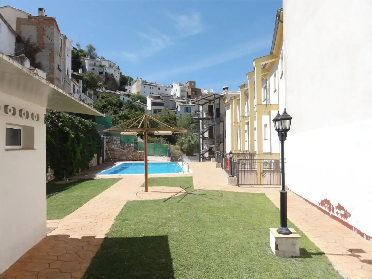 Vista exterior de Pis en venda en La Iruela amb Aire condicionat i Piscina