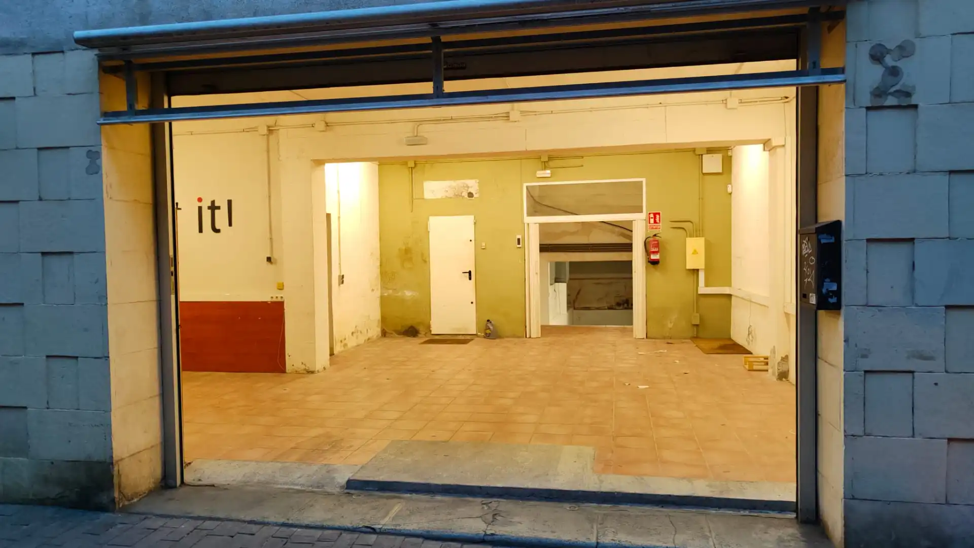 Geschaftsraum zum Verkauf in Reus mit Alarm