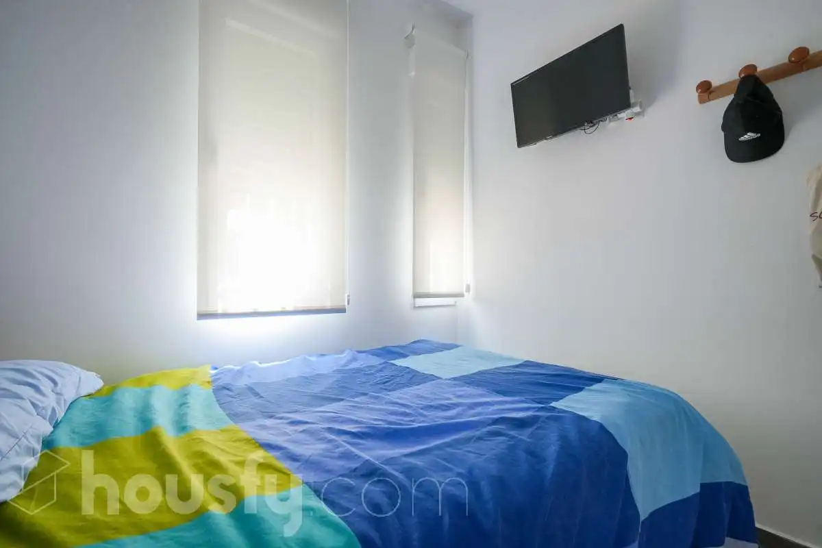 Bedroom of Flat for sale in Madrid  with Air Conditioner, Storage room and Furnished
