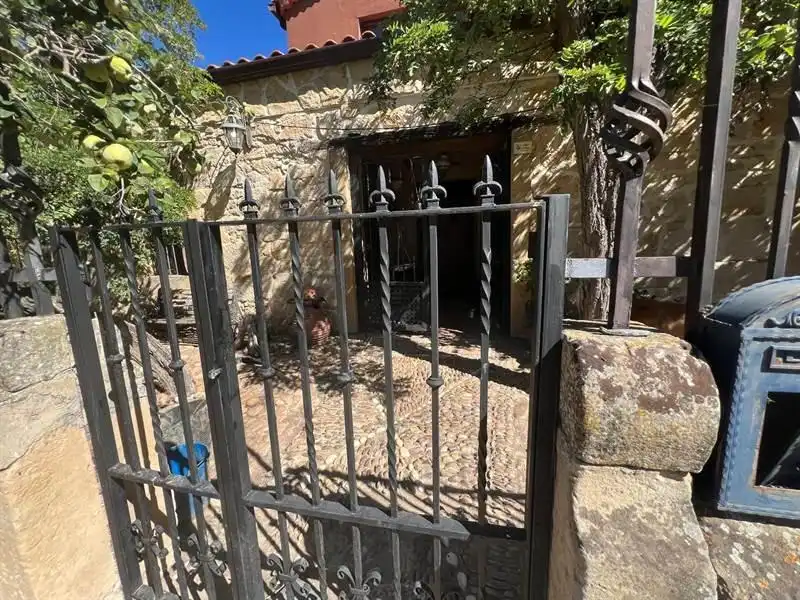 Vista exterior de Casa o xalet en venda en Doñinos de Salamanca amb Piscina comunitària