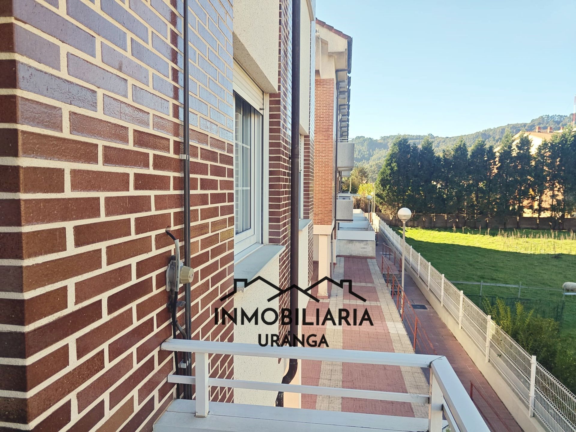 Vista exterior de Pis en venda en Castro-Urdiales amb Calefacció i Moblat