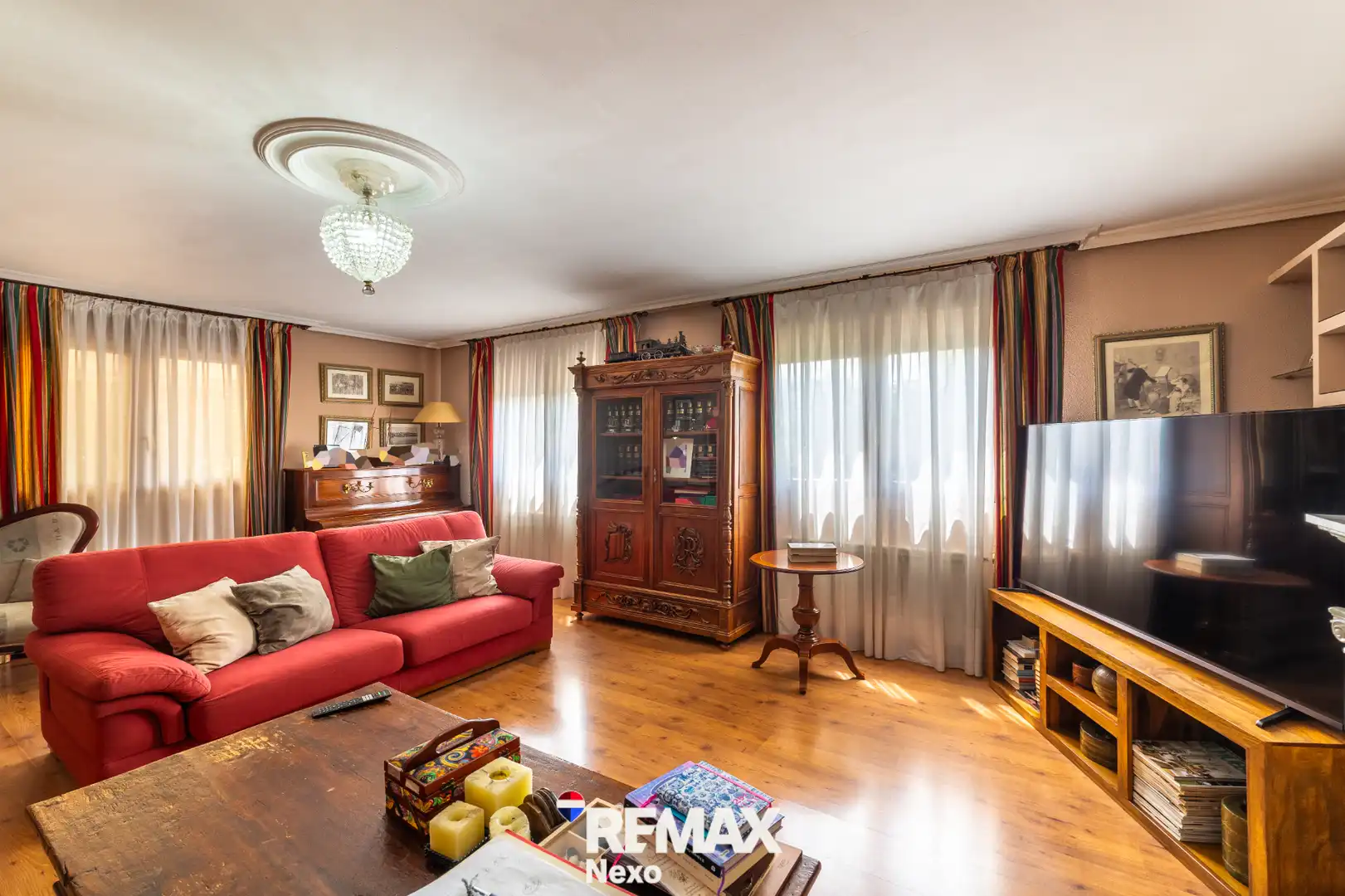 Sala d'estar de Casa o xalet en venda en Renedo de Esgueva amb Aire condicionat, Calefacció i Jardí privat
