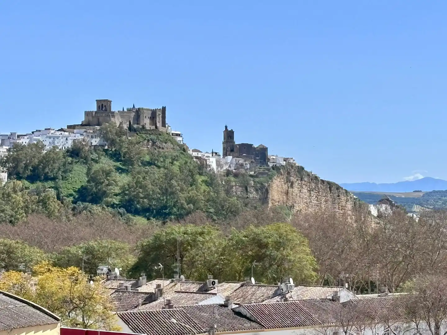 Vista exterior de Casa o xalet en venda en Arcos de la Frontera amb Terrassa