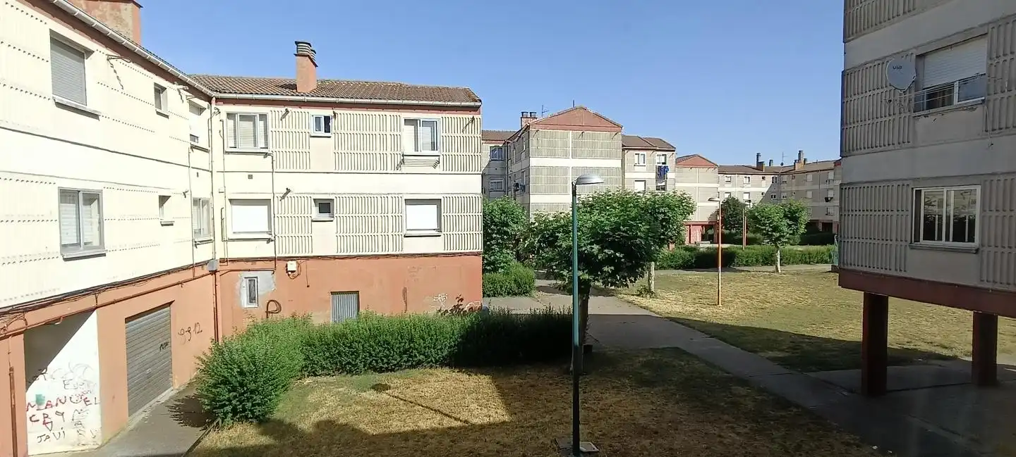 Piso en venta en Calle Miguel Hernández, Armunia