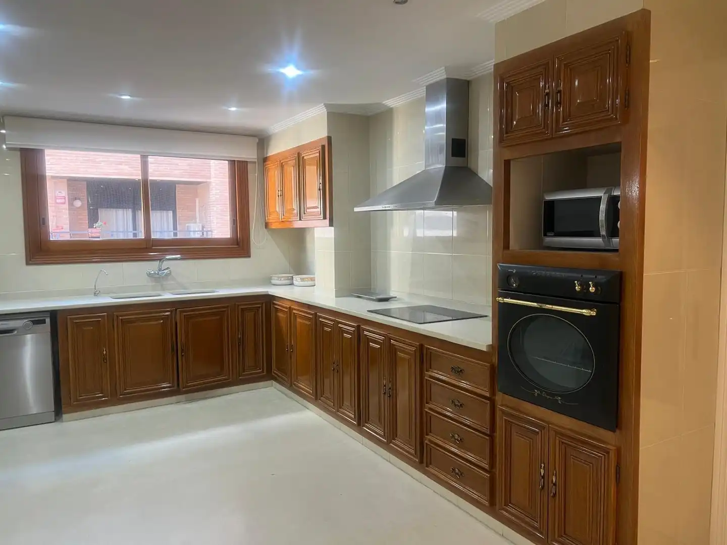 Cocina de Piso de alquiler en Tavernes de la Valldigna con Aire acondicionado y Amueblado