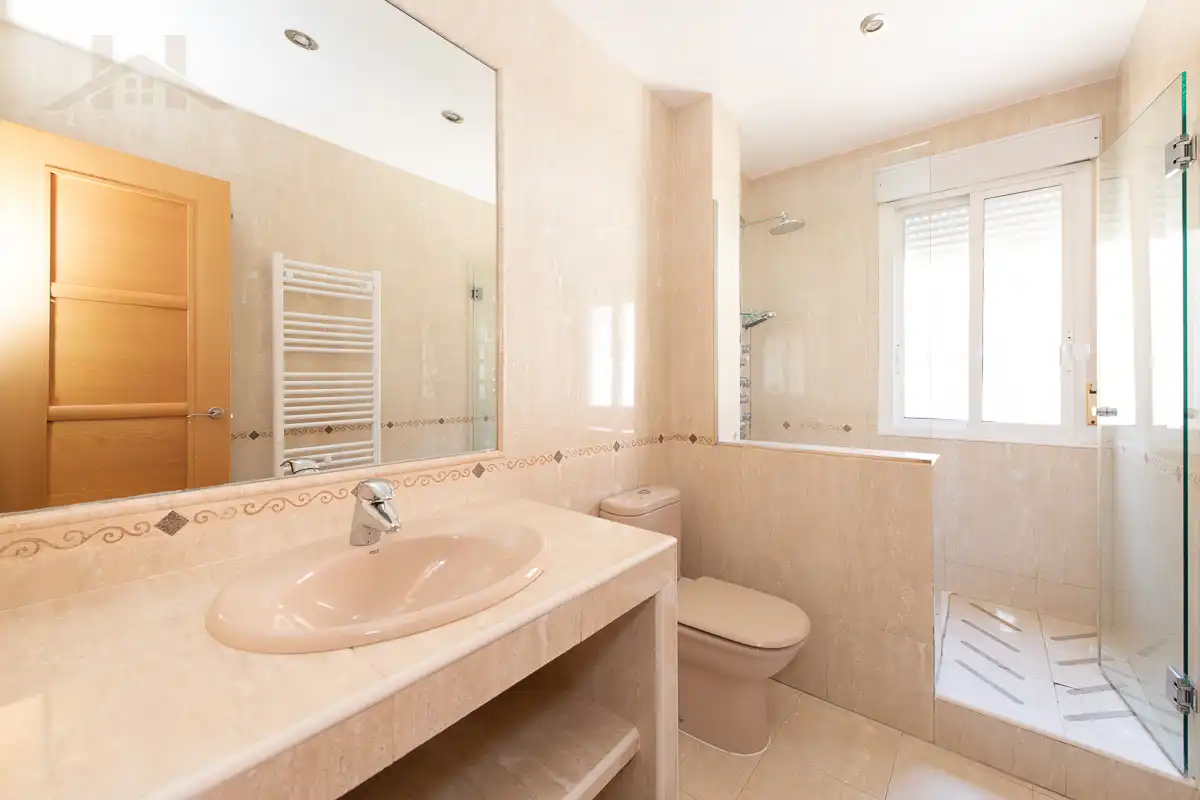 Badezimmer von Wohnung zum Verkauf in San Sebastián de los Reyes mit Klimaanlage, Heizung und Terrasse