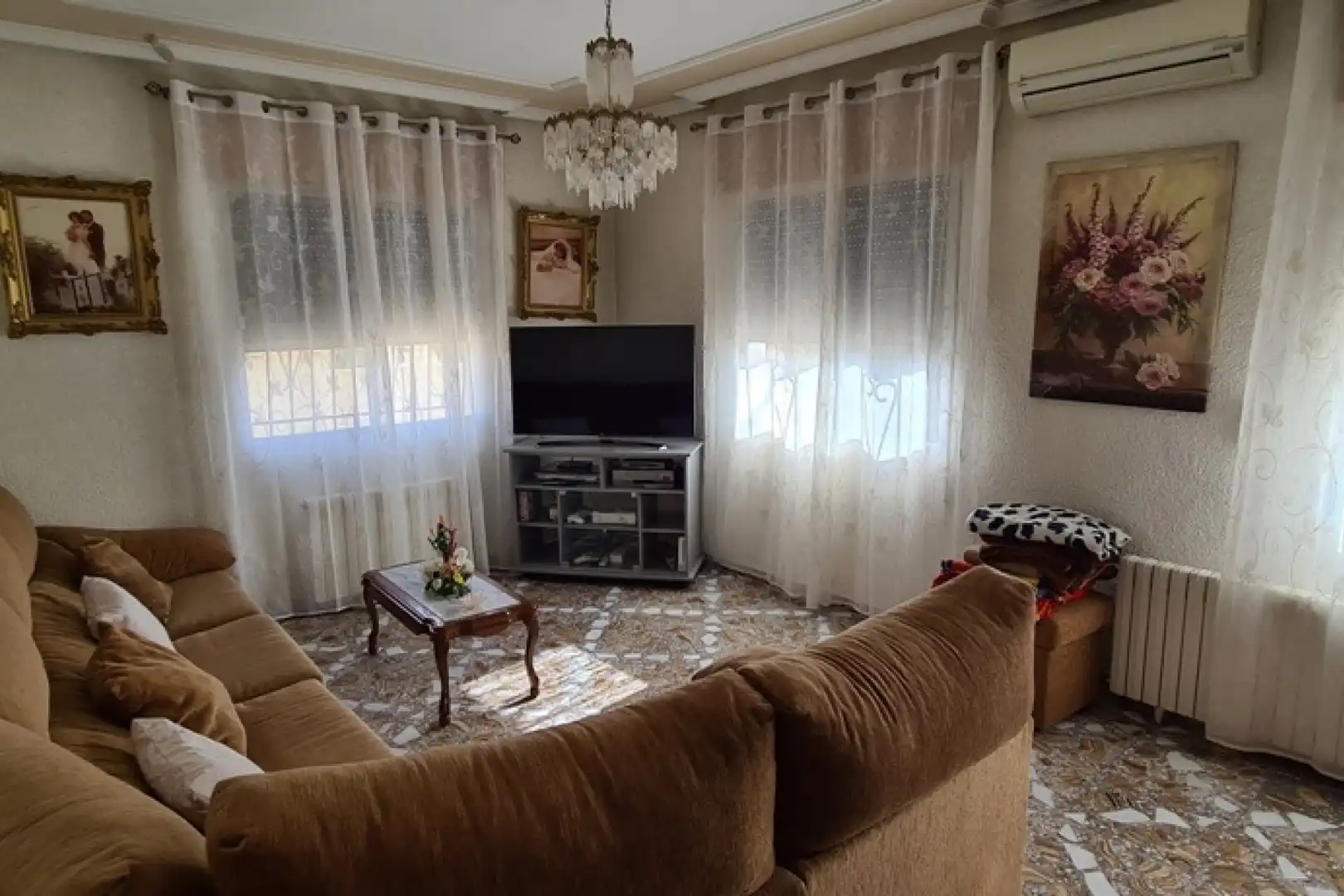 Sala d'estar de Casa o xalet en venda en Orihuela amb Aire condicionat, Calefacció i Jardí privat