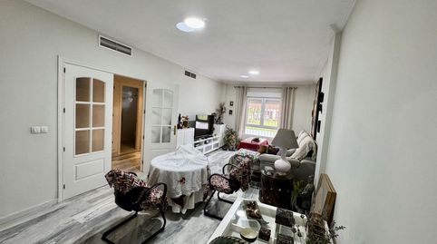Foto 3 de Casa adosada en venta en Músico José Salazar, El Junquillo - Vistalegre, Utrera