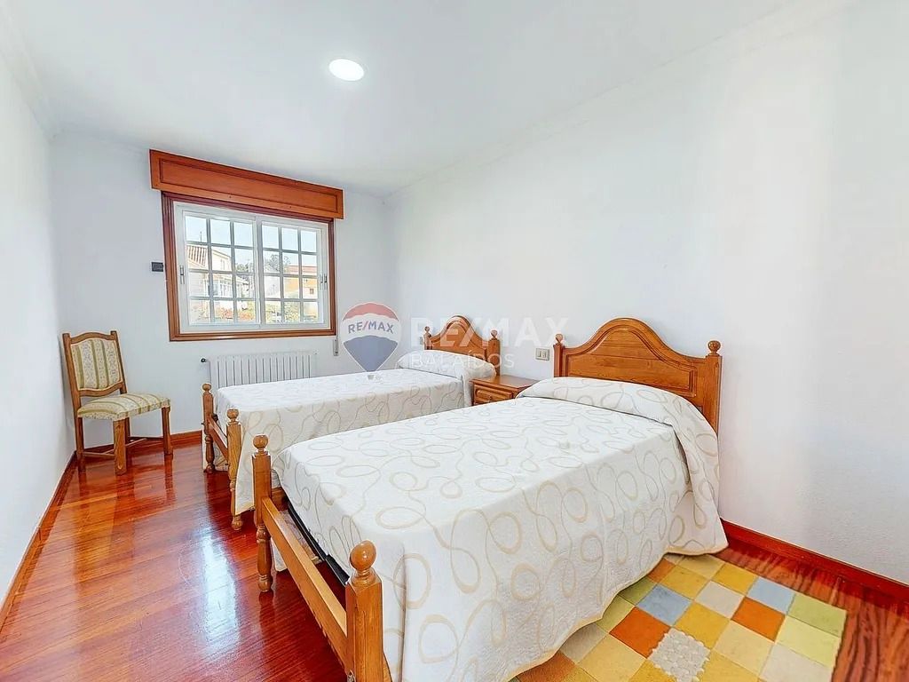 Dormitori de Casa o xalet en venda en Vigo  amb Calefacció, Parquet i Terrassa