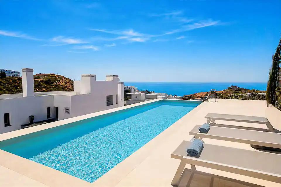 Swimming pool of Ground floor for sale in Fuengirola  with Air Conditioner, Heating and Private garden
