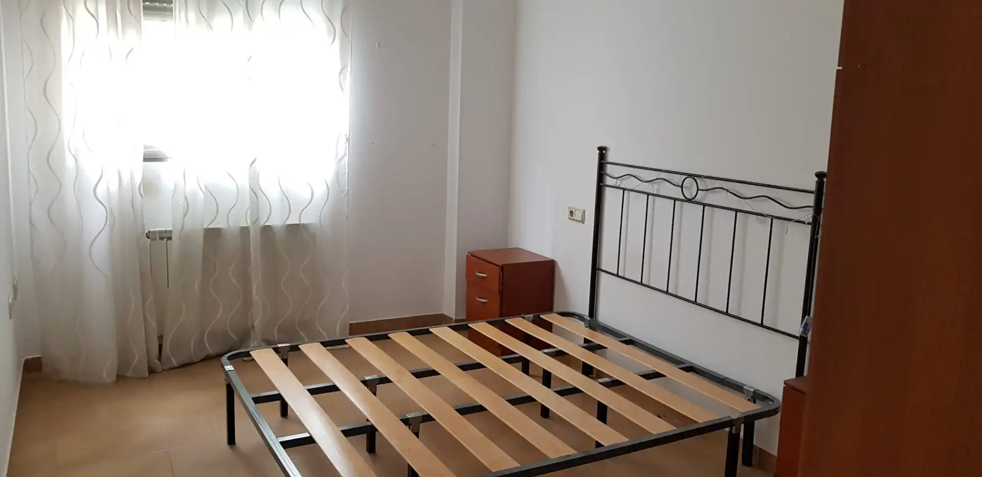 Habitación de Apartamento en venta en Albacete con Calefacción, Trastero y Amueblado