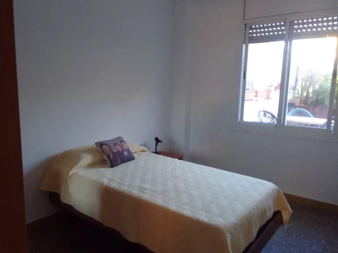 Dormitori de Pis de lloguer en Badalona amb Aire condicionat, Calefacció i Terrassa