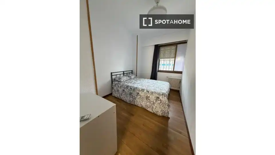 Bedroom of Flat for rent in Madrid  with Air Conditioner, Heating and Furnished