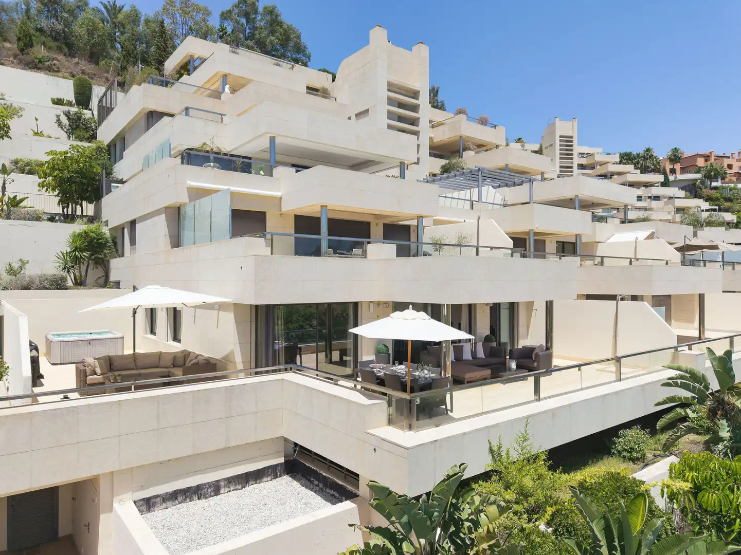Vista exterior de Apartamento en venta en Marbella con Aire acondicionado, Terraza y Piscina