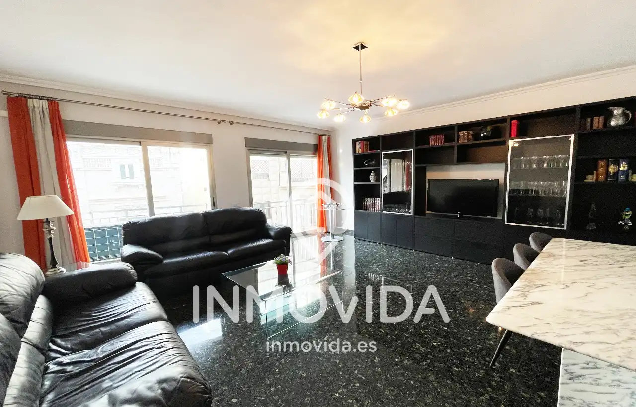 Sala d'estar de Pis en venda en Valencia amb Moblat i Balcó