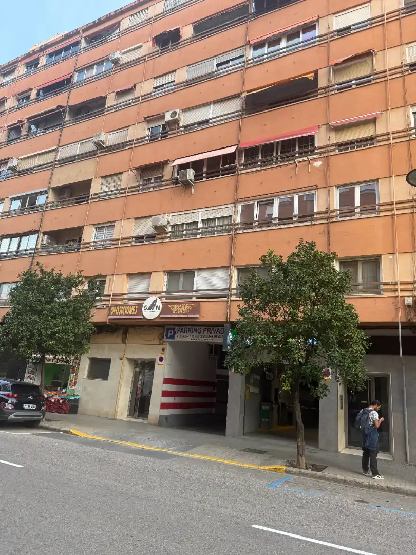 Vista exterior de Garatge en venda en Valencia