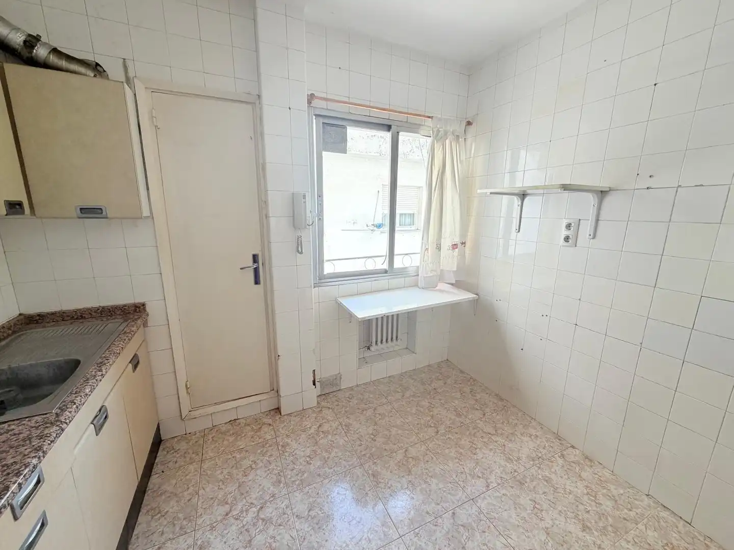Cuina de Pis en venda en Oviedo  amb Calefacció