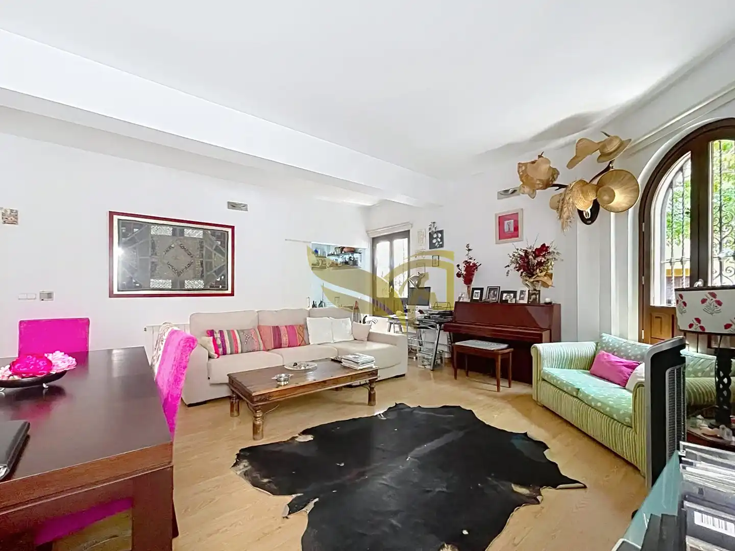 Living room of Flat for sale in Sevilla  with Air Conditioner, Heating and Storage room