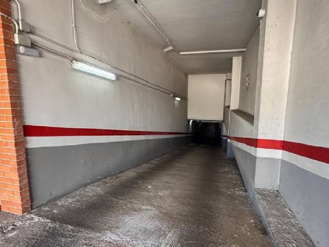 Garaje en Venta en Ensanche - Parque Santa Rosa