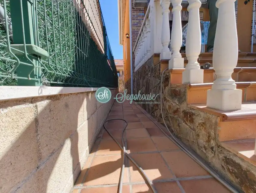 Vista exterior de Casa o chalet en venta en Segovia con Calefacción y Trastero