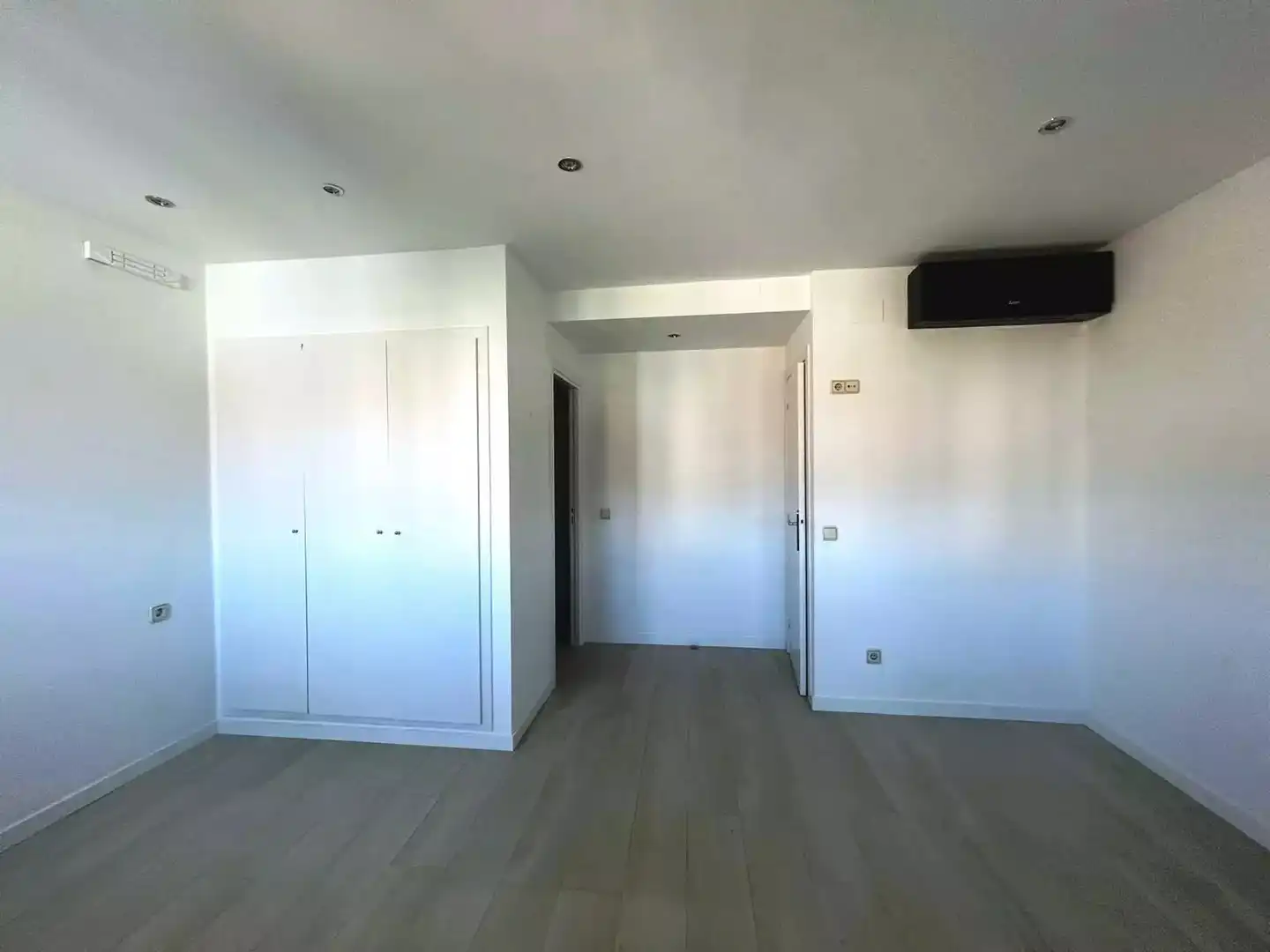 Schlafzimmer von Wohnung zur Miete in Girona mit Klimaanlage, Heizung und Parkett
