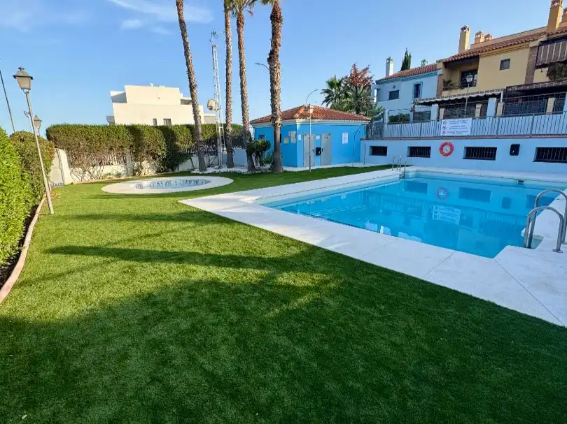 Xalet amb piscina en venda a Calle Pepa Flores González 33, imagen 2