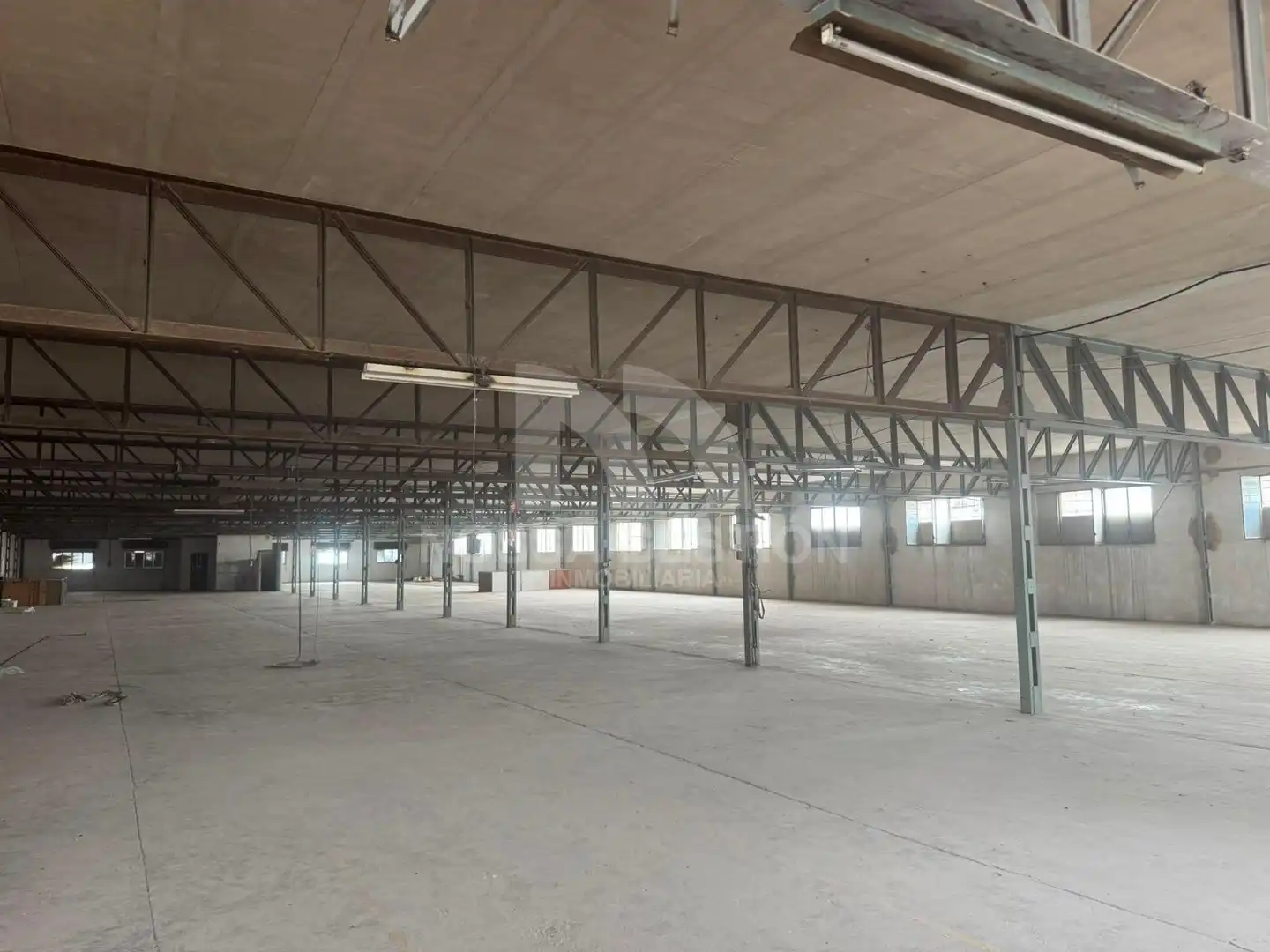 Fabrikhallen zur Miete in Massanassa