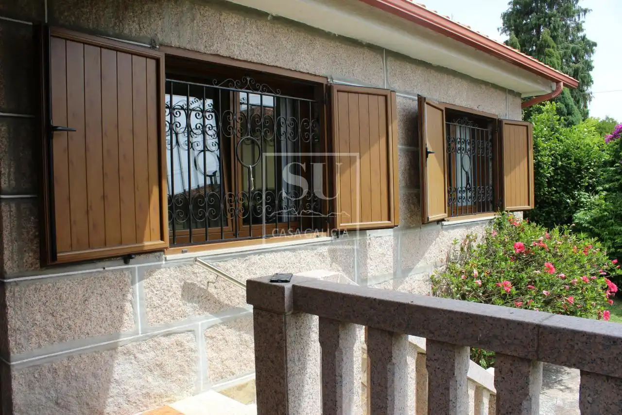 Vista exterior de Casa o xalet en venda en Nigrán amb Calefacció, Jardí privat i Terrassa
