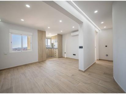 Living room of Attic for sale in  Barcelona Capital  with Air Conditioner, Parquet flooring and Alarm