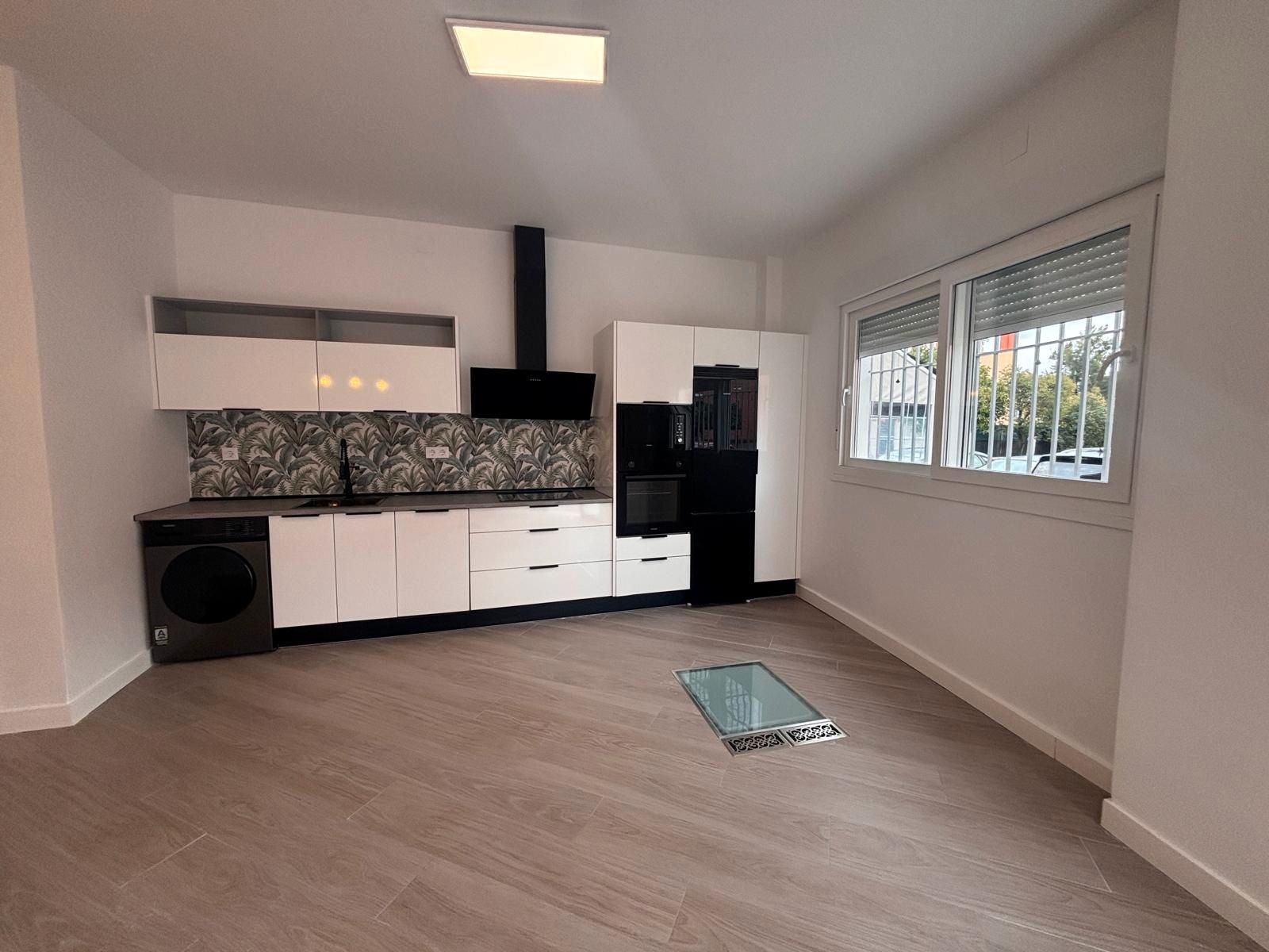 Kitchen of Duplex for sale in Tomares  with Air Conditioner, Heating and Parquet flooring