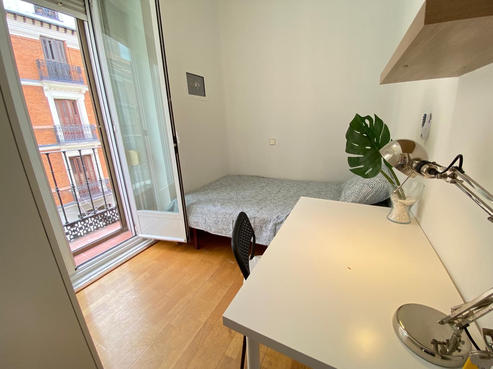 Flat to share in Calle del Carmen, 21, Sol