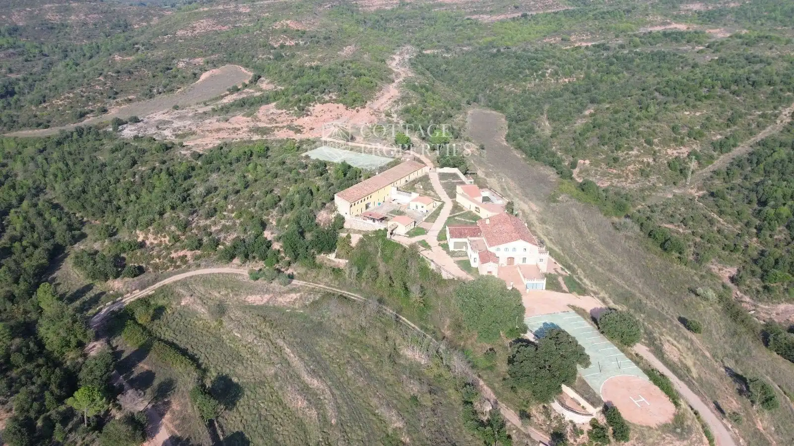 Vista exterior de Finca rústica en venda en Sant Llorenç Savall amb Calefacció i Piscina