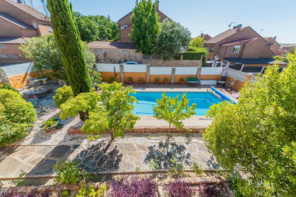 Piscina de Casa o chalet en venta en Arroyomolinos (Madrid) con Aire acondicionado, Jardín privado y Terraza