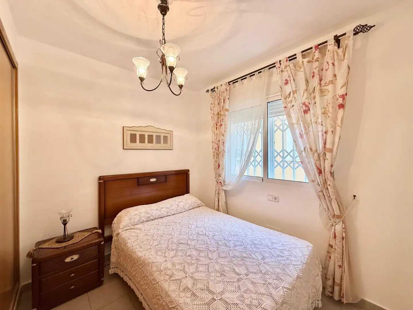 Habitación de Casa adosada de alquiler en Pilar de la Horadada con Aire acondicionado, Calefacción y Jardín privado